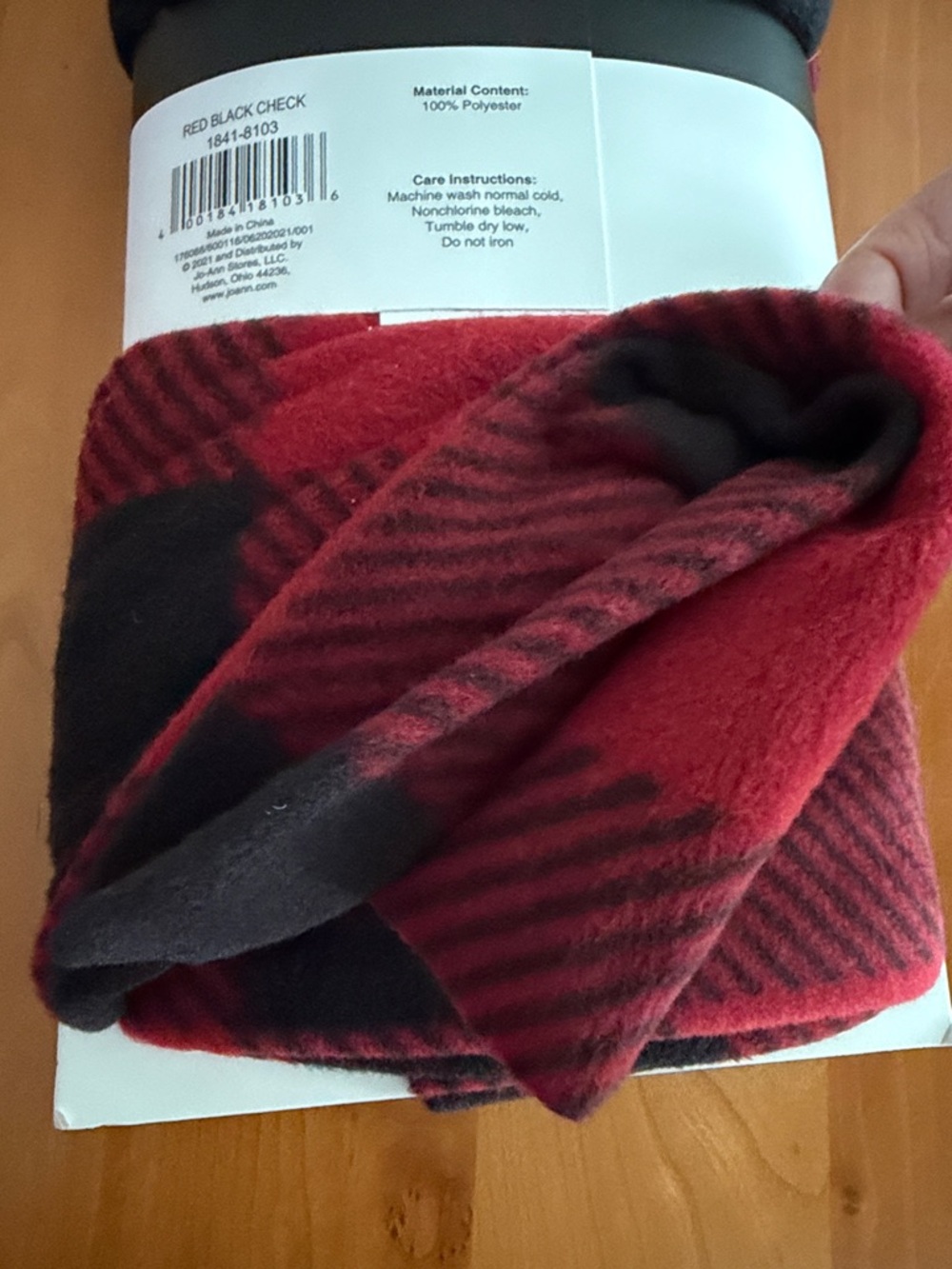 Lightweight Red and Black Buffalo Plaid Fleece Fabric • 1 Yard • NWT - Picture 5 of 6